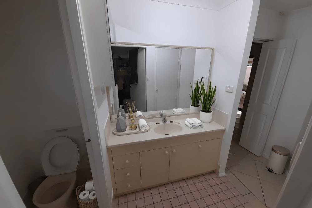 Hinchinbrook home photo 2